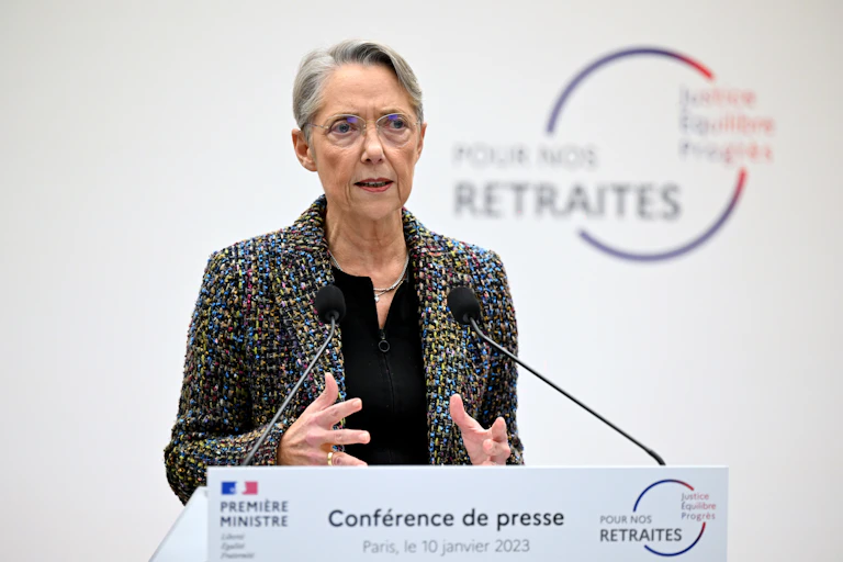 Elisabeth Borne présente le plan du gouvernement pour une réforme des retraites, à Paris, le 10 janvier 2023