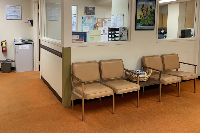 Photo d’une salle d’attente vide