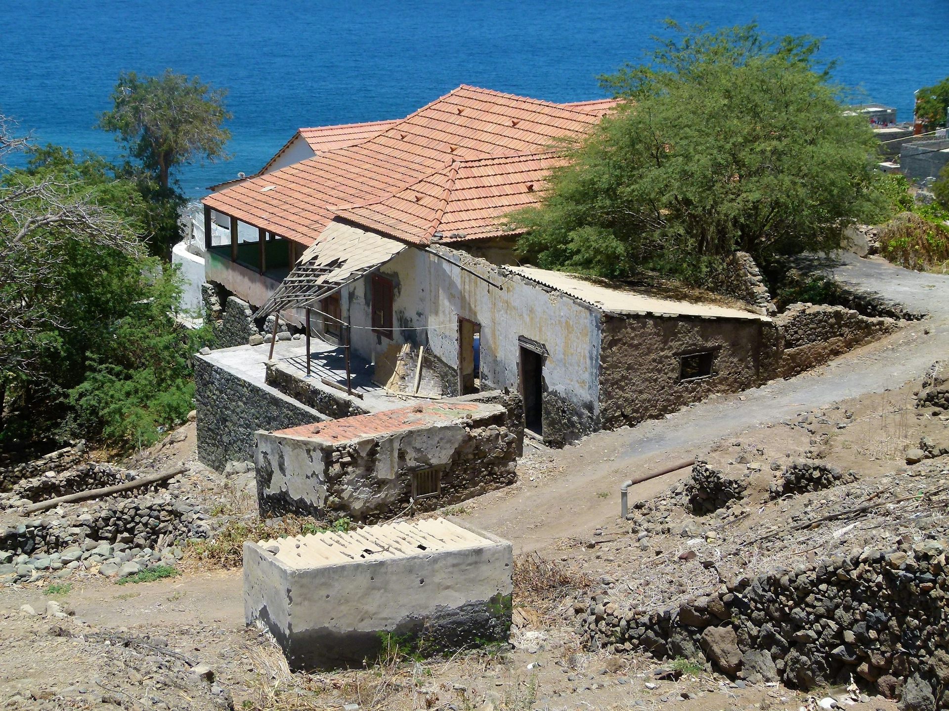 Dans les ruines de certaines fazendas, la spéculation immobilière fait rage. Casa Ferro, Tarrafal do Monte Trigo, Santo-Antão