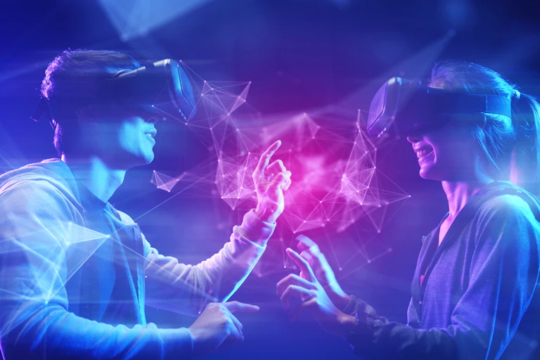 Illustration de deux personnes portant des casques de réalité virtuelle.