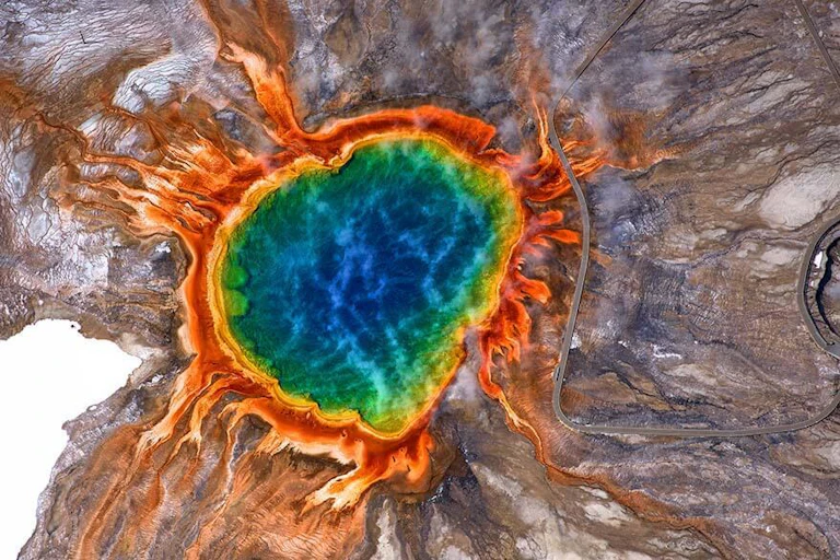 Grand Prismatic Spring vu du ciel (USA)