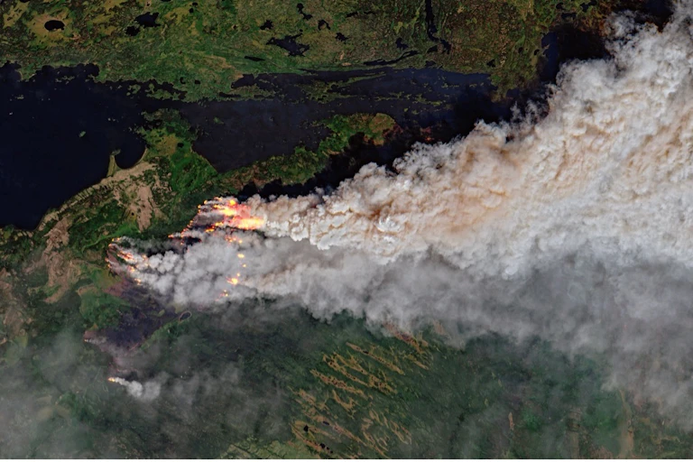 Image satellite d’un feu de forêt