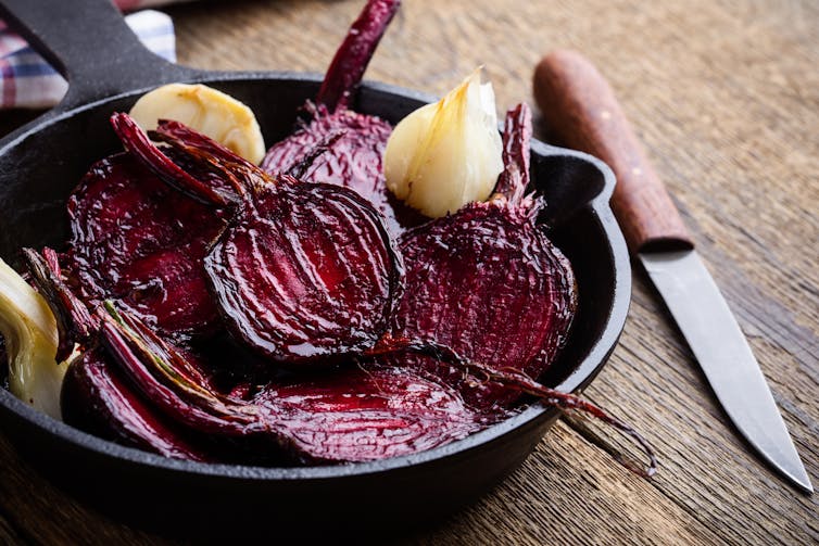 Roasted beetroot and garlic in a pan
