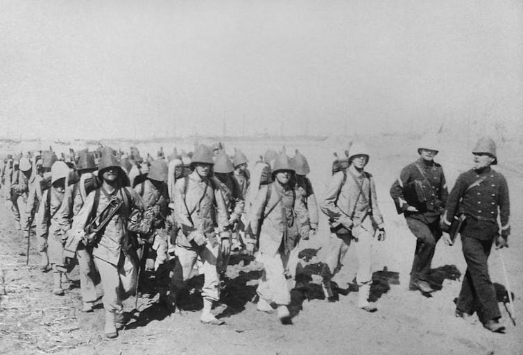 Photo d’époque montrant des soldats français à Madagascar en 1895