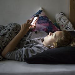 research question about social media addiction