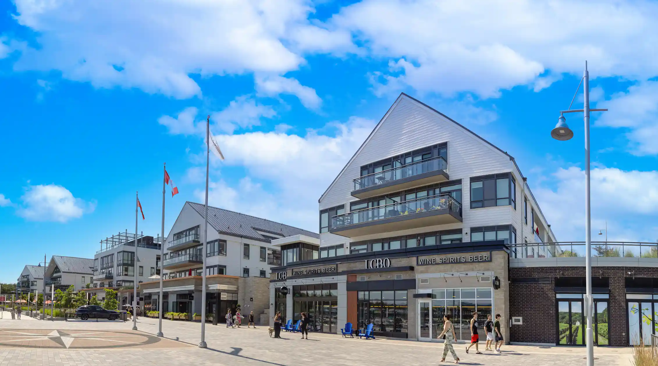 Street view of the town of Innisfil, Ontario