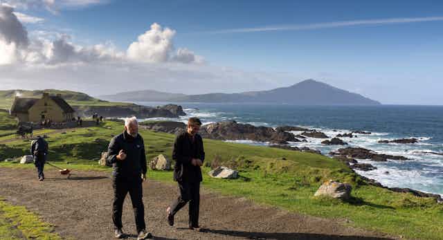 COLIN FARRELL and MARTIN MCDONAGH in THE BANSHEES OF INISHERIN (2022), directed by MARTIN MCDONAGH