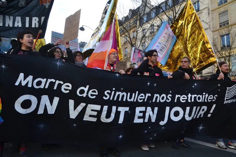 Les slogans dans les manifestations (ici à Paris le 31 janvier 2023) contre le projet de réforme des retraites s’inspirent consciemment ou non d’un héritage collectif issu de Mai 38