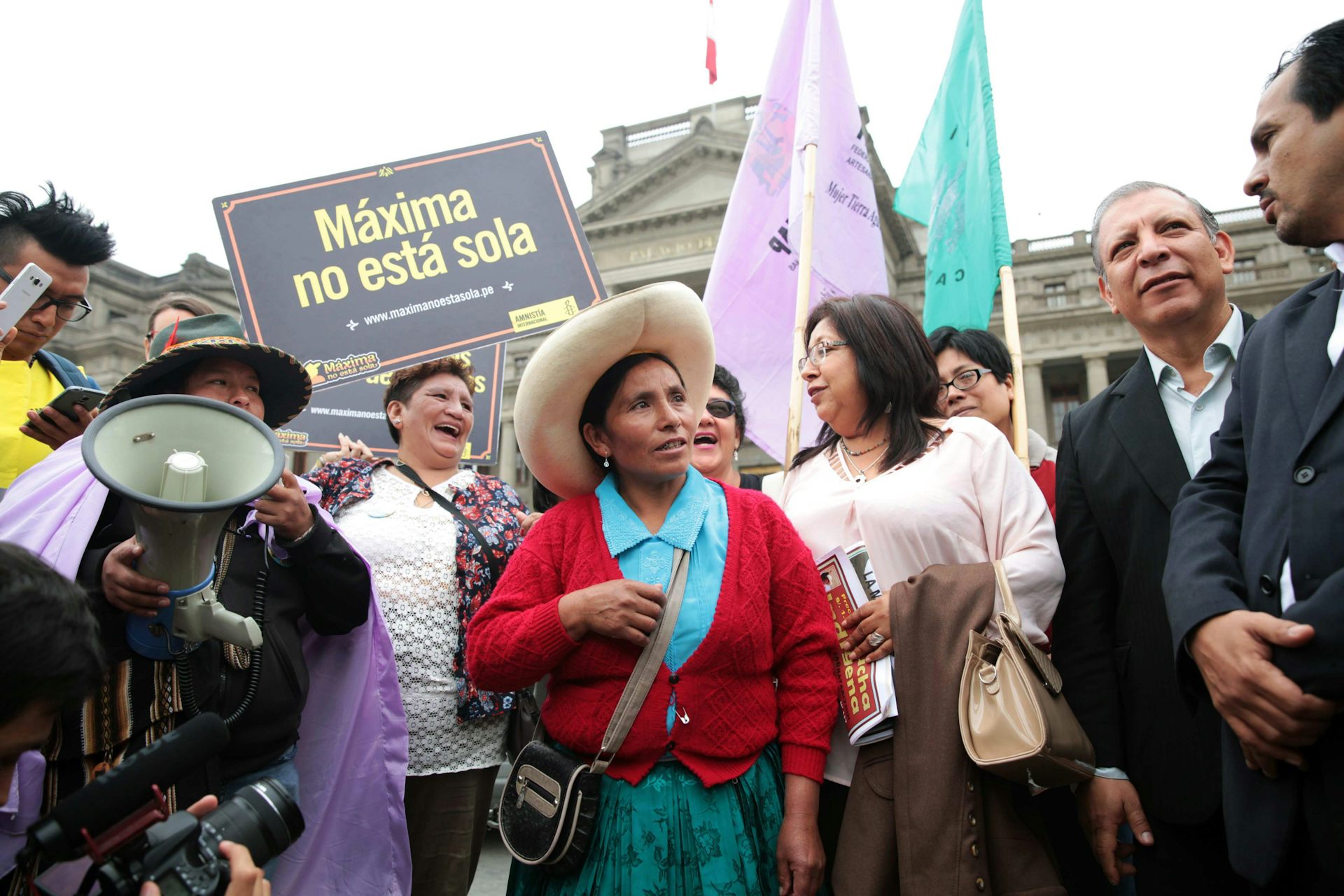 Peruvians winning a legal battle to prevent a gold miner evicting them in 2017