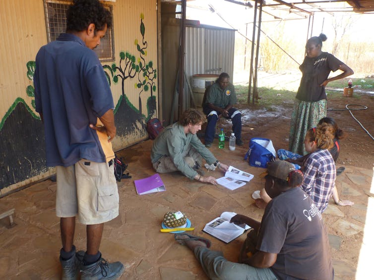 Indigenous and non-indigenous people in discussion