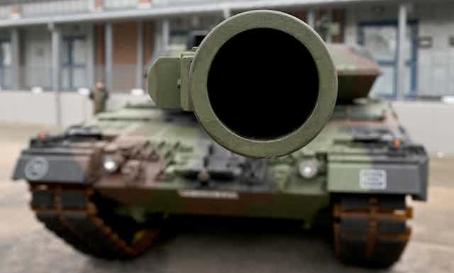 A front-on view of a German Leopard II tank.