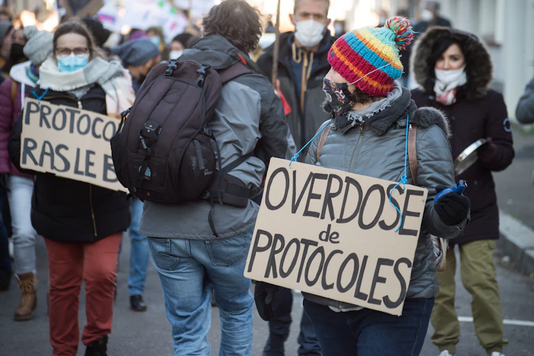 Photo d’une manifestation contre le protocole sanitaire, à Mulhouse, le 13 janvier 2022