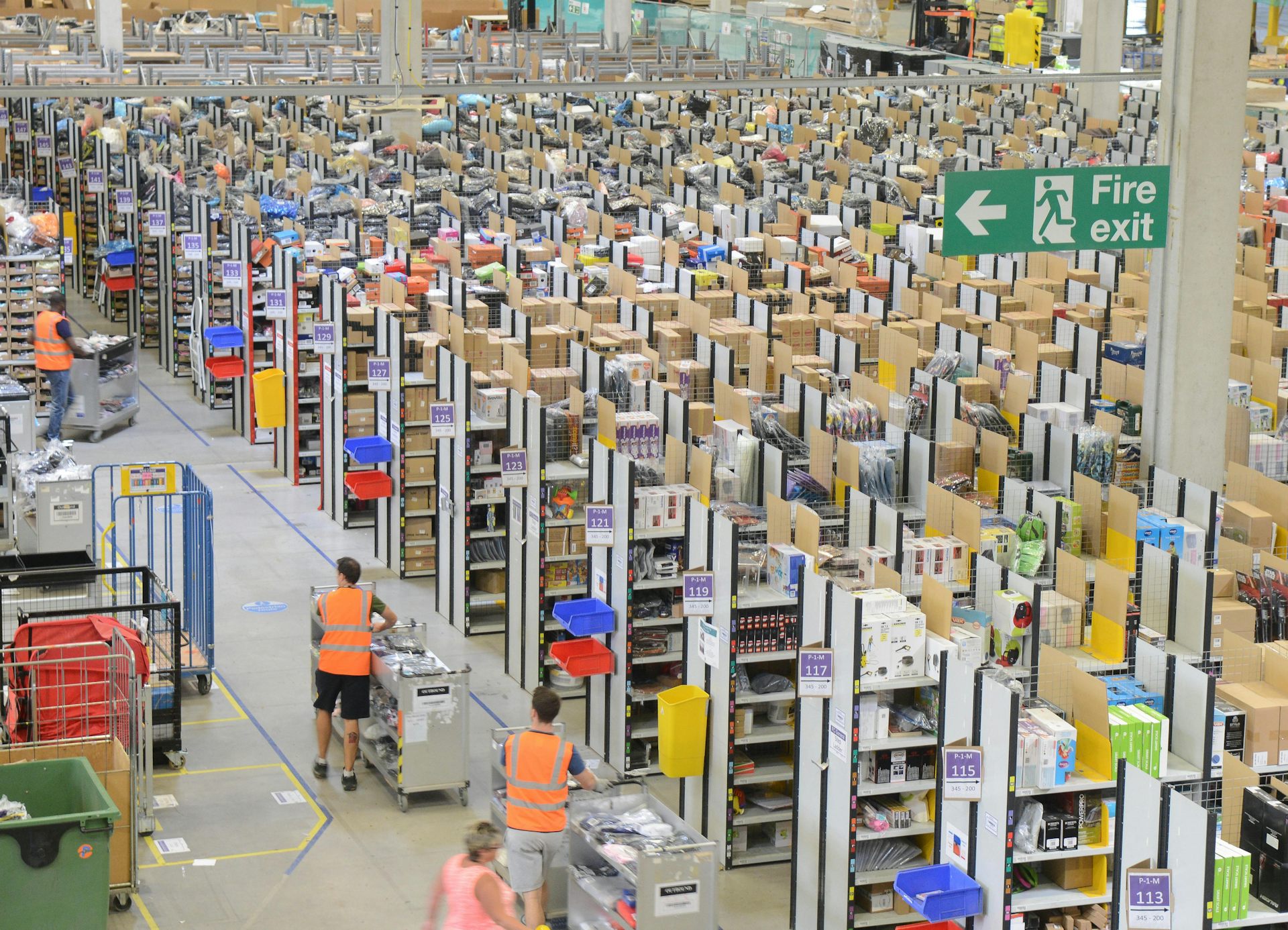 Amazon Still Seems Hell Bent On Turning Workers Into Robots Here S A   File 20230306 1219 3pj7o2 