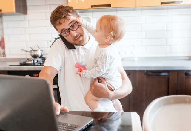 Padres trabajadores: ¿pueden y quieren conciliar y cuidar?