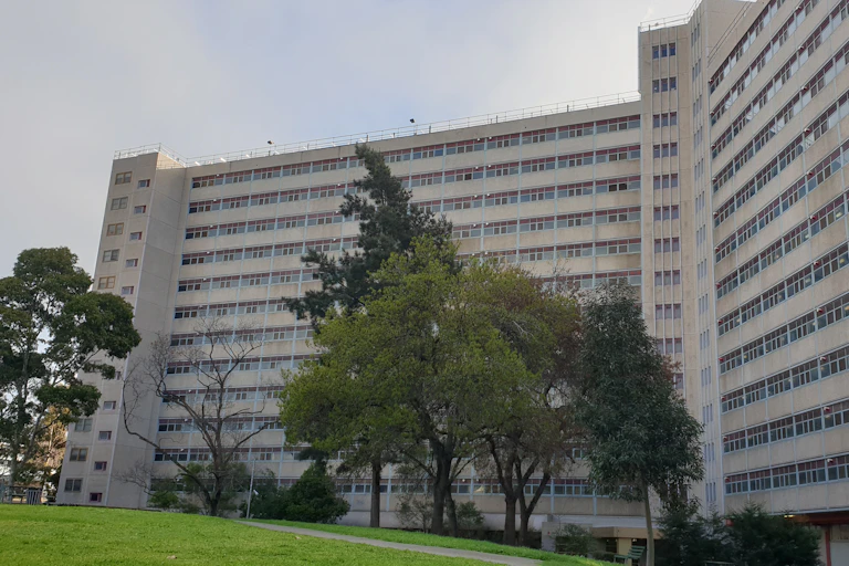 Image of large Public Housing building in Prahran, Melbourne.