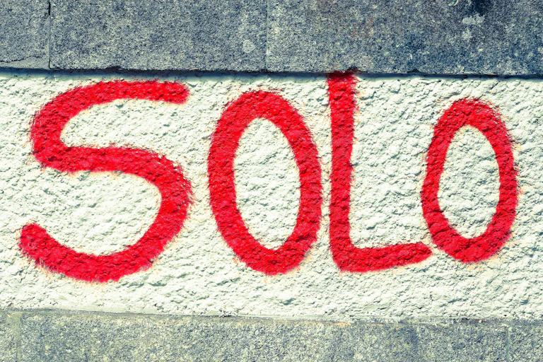 Palabra 'solo' escrita en una pared.