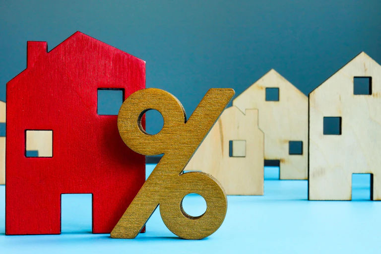 Image of wooden houses and a big percentage sign