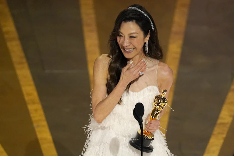 A woman holds an Oscar.
