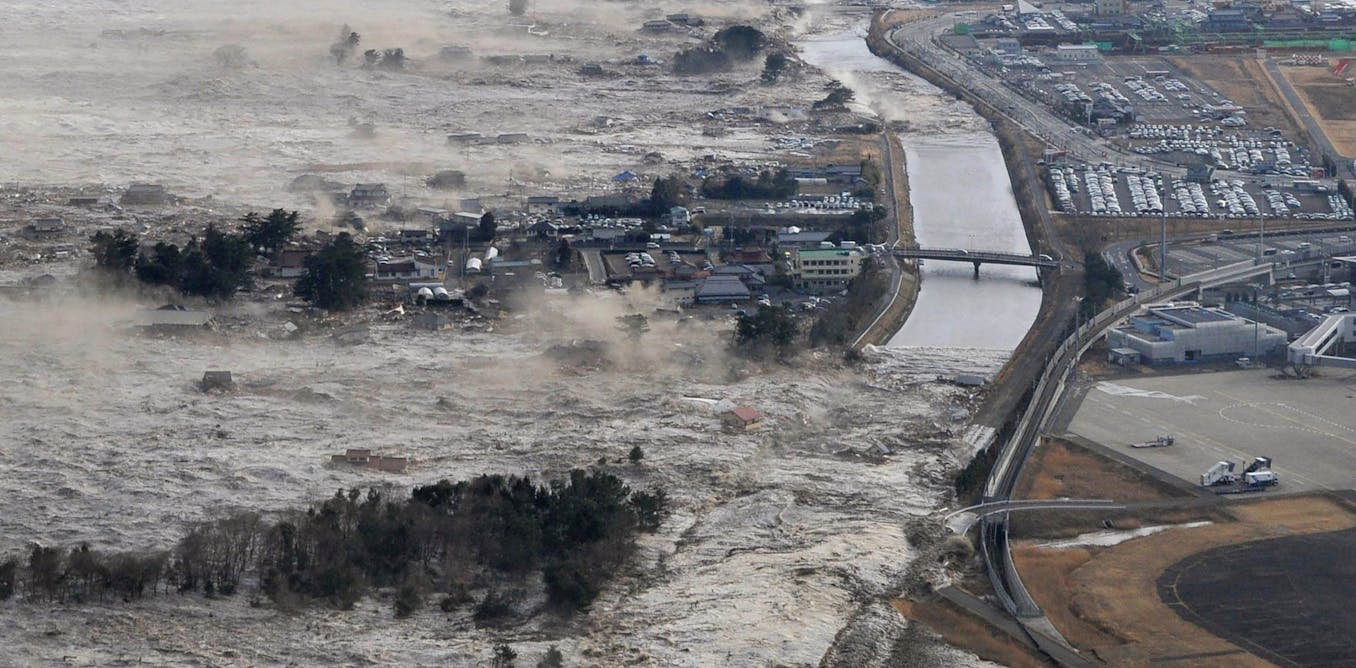 Подводные землетрясения в океане. ЦУНАМИ В Японии в 2011. Землетрясение и ЦУНАМИ В Японии в 2011 году. Сендай ЦУНАМИ.