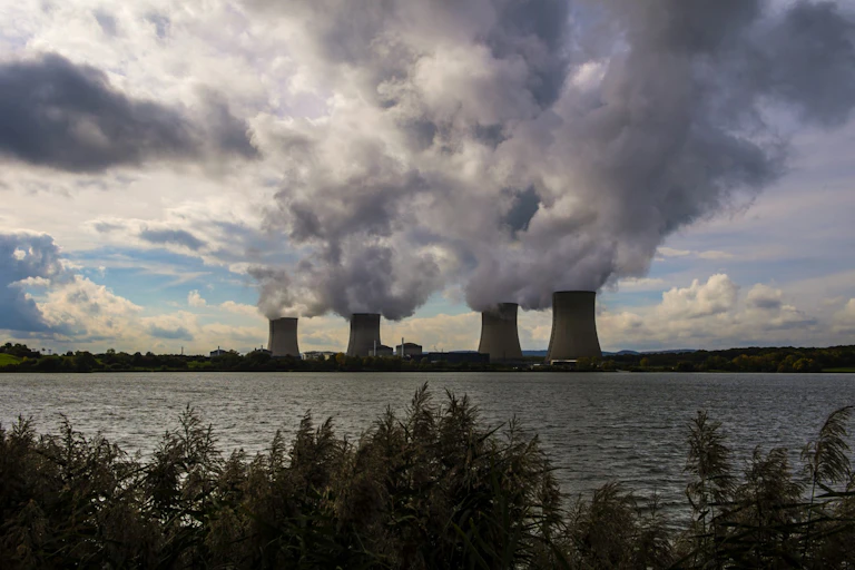 Les émissions de vapeur d'une centrale nucléaire
