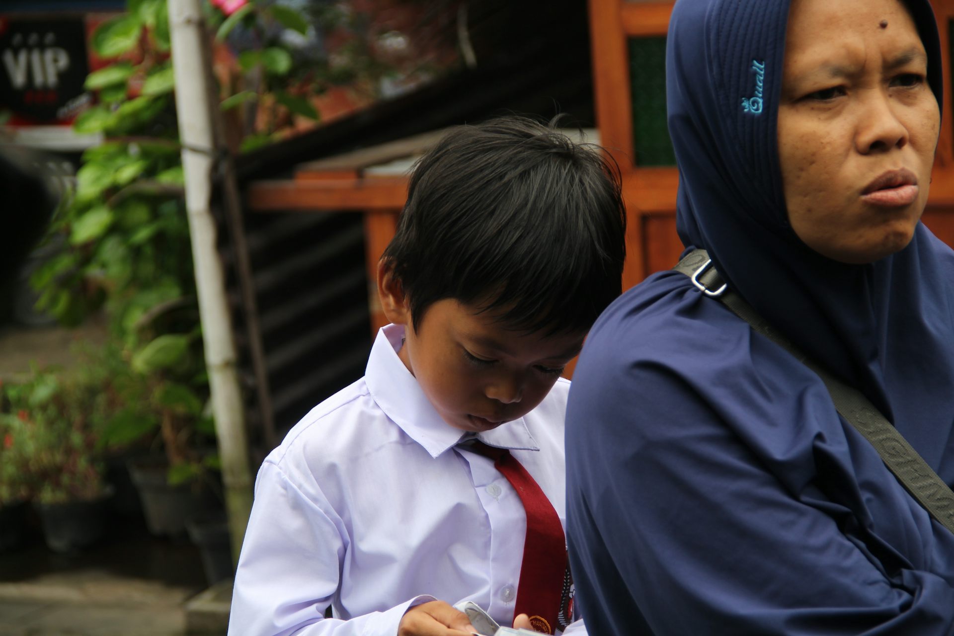 Mengapa tuntutan bagi orang tua untuk mendampingi anak belajar justru berpotensi mendiskriminasi rumah tangga miskin