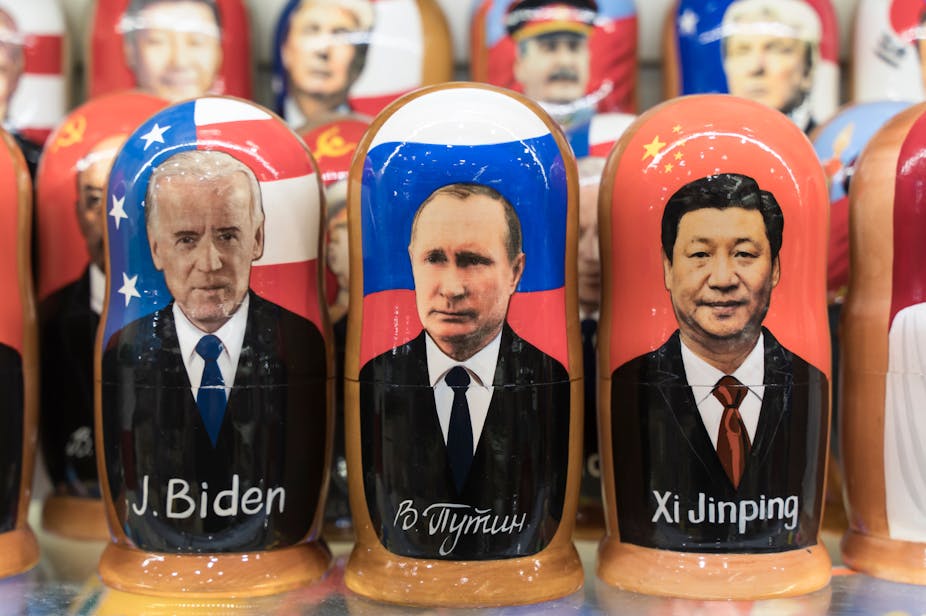 Poupées russes représentant Joe Biden, Vladimir Poutine et Xi Jinping