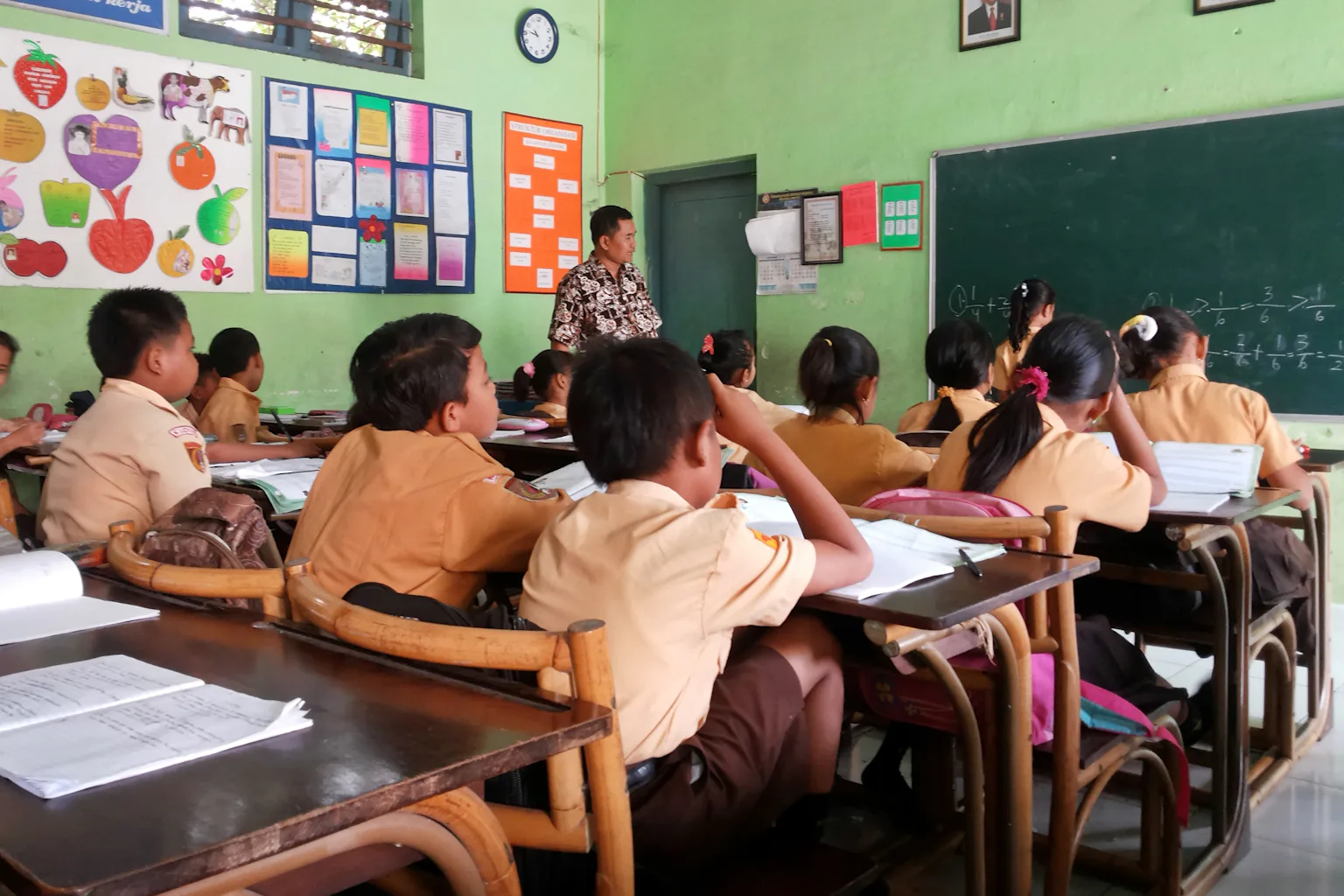 Terjebak dalam kebiasaan lama: mengapa guru Indonesia masih kesulitan mengajarkan kemampuan berpikir kritis