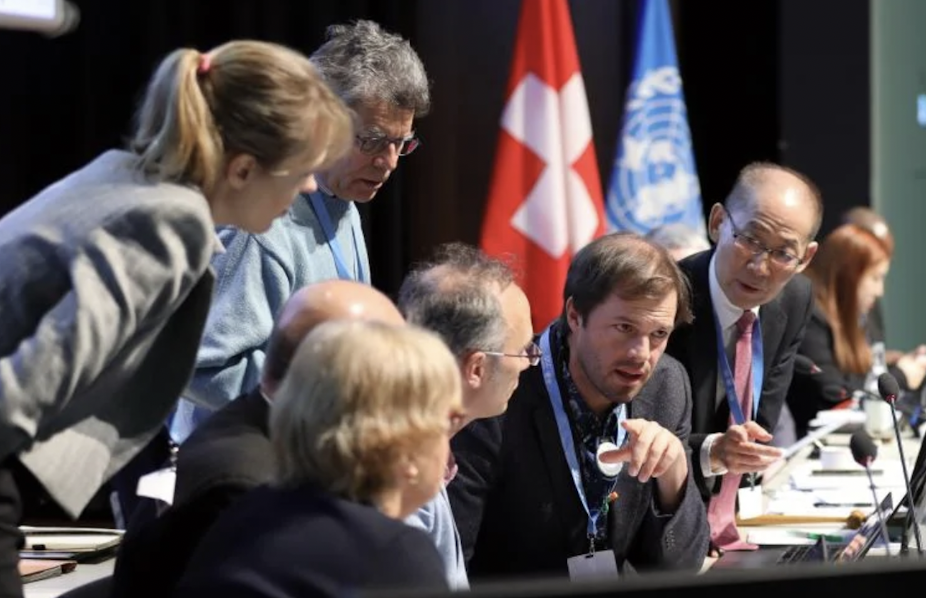 IPCC authors consult each other