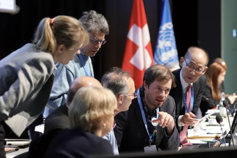 IPCC authors consult each other