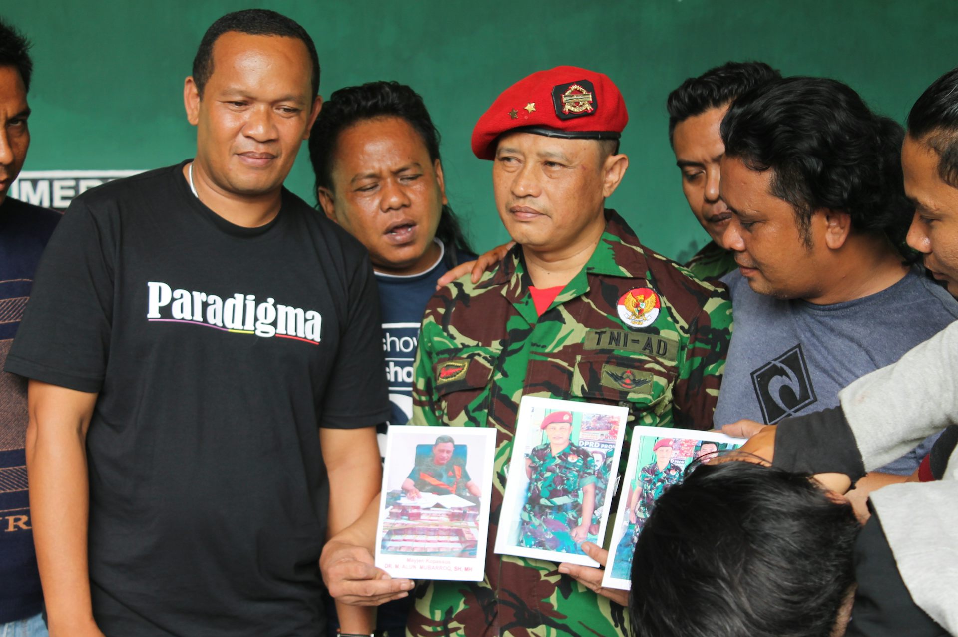 Mengapa seseorang rela menjadi polisi atau anggota TNI gadungan?