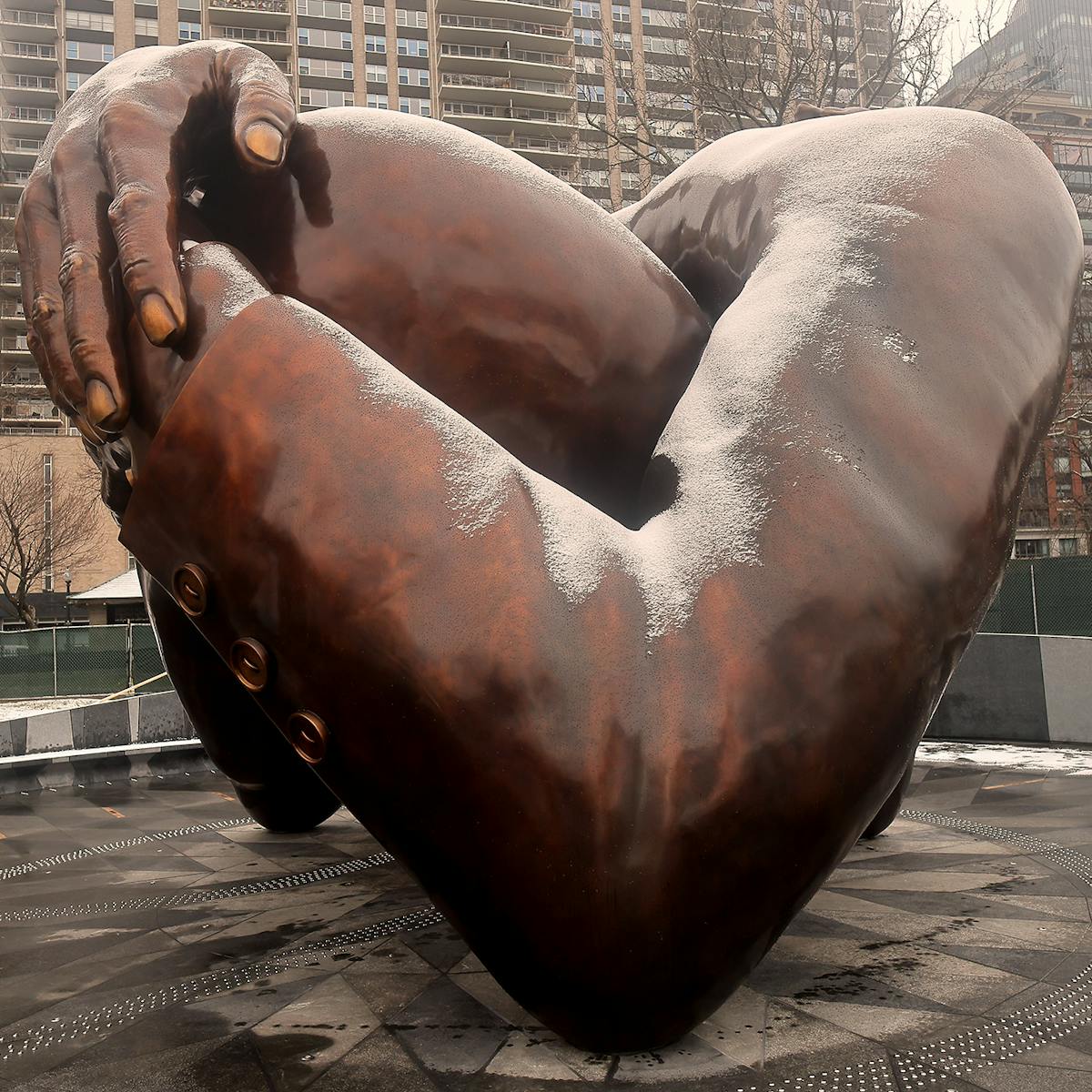 frakobling vulkansk Stadion Reaction to bronze sculpture of Coretta and Martin Luther King Jr. in  Boston hasn't been good – and that's not bad for art that shatters  conventions