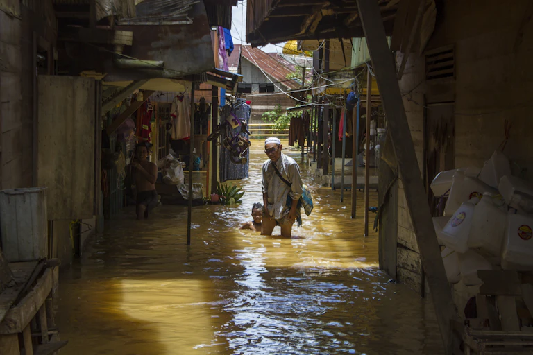 Banjir kerap menenggelamkan rumah warga/