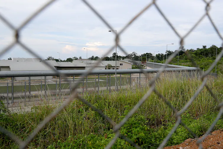 Wire fence