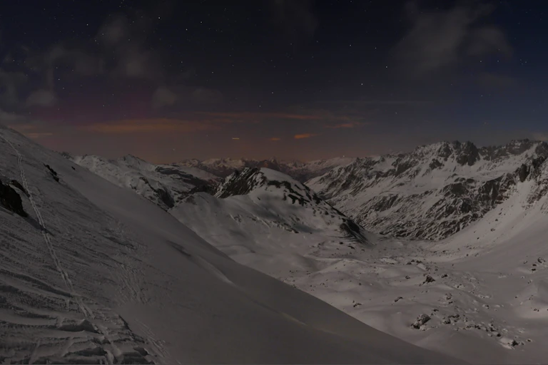 L'aurore boréale du 27 février vue au dessus du Col du Galibier.