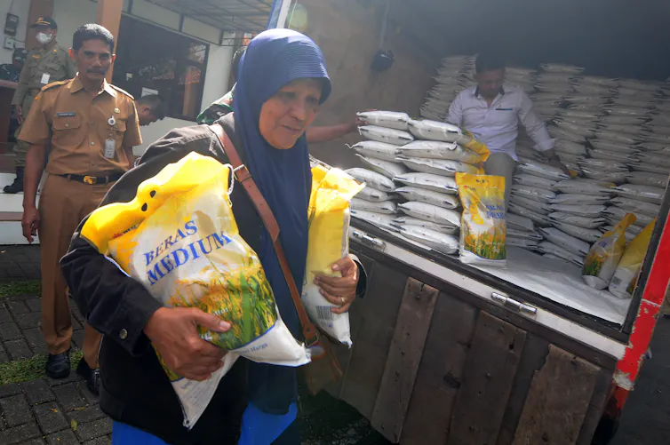 Operasi pasar beras murah di Salatiga, Jawa Tengah