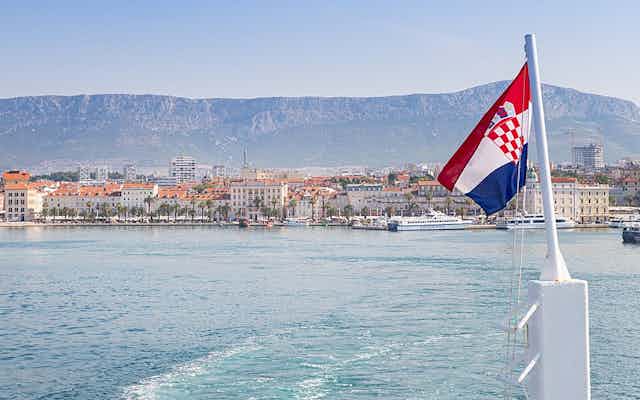 Drapeau croate à Split, en Croatie