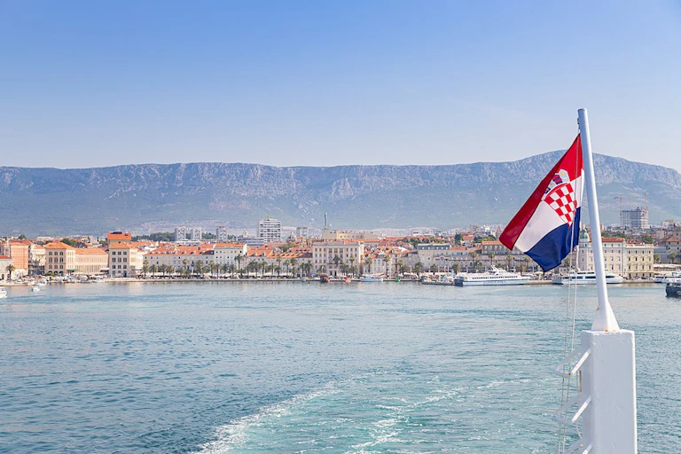 Drapeau croate à Split, en Croatie