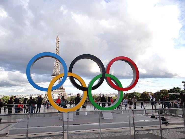 Anneaux olympiques gants, situs sur la place du Trocadro  Paris le 15 septembre 2017