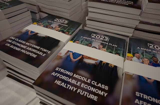 Copies of Canada's 2023 federal budget on a table. The title reads: strong middle class, affordable economy, healthy future.