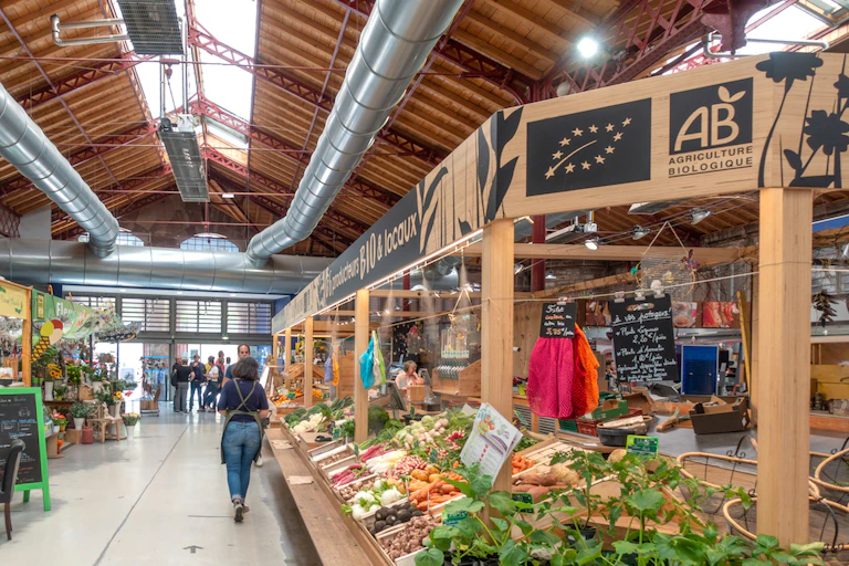 Marché couvert avec rayon bio