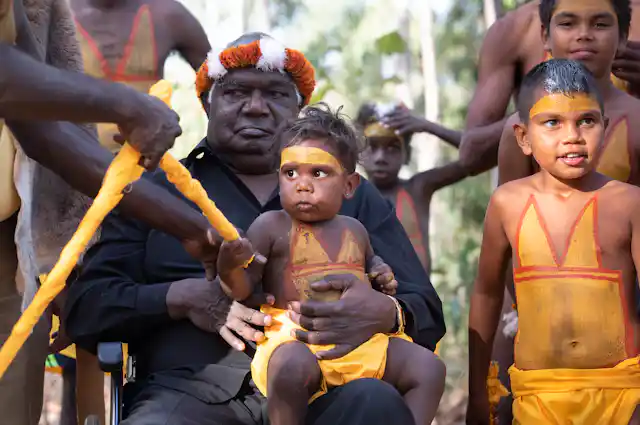 Yunupiŋu with young boys.