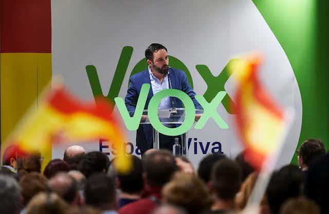 Santiago Abascal pronuncia un discurso ante los activistas de Vox. 