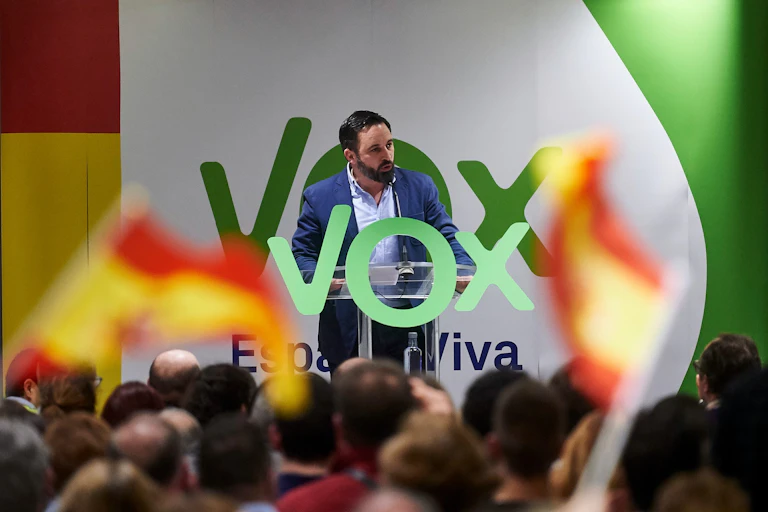 Santiago Abascal pronuncia un discurso ante los activistas de Vox.