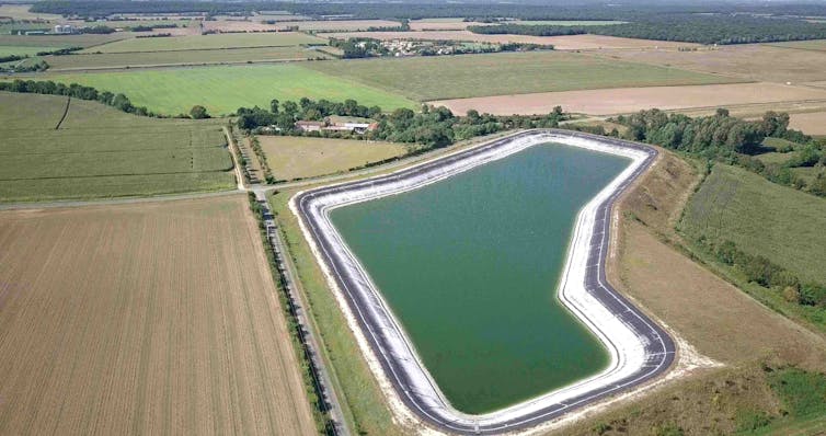 vue aérienne d’une mégabassine