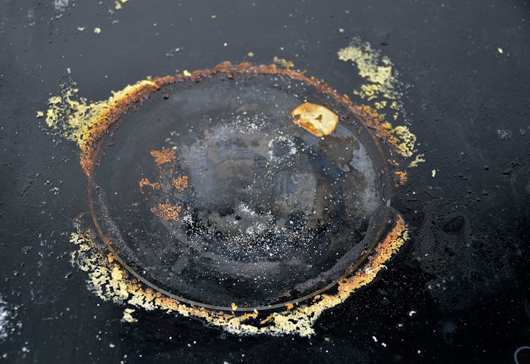 A picture of a dirty hob.