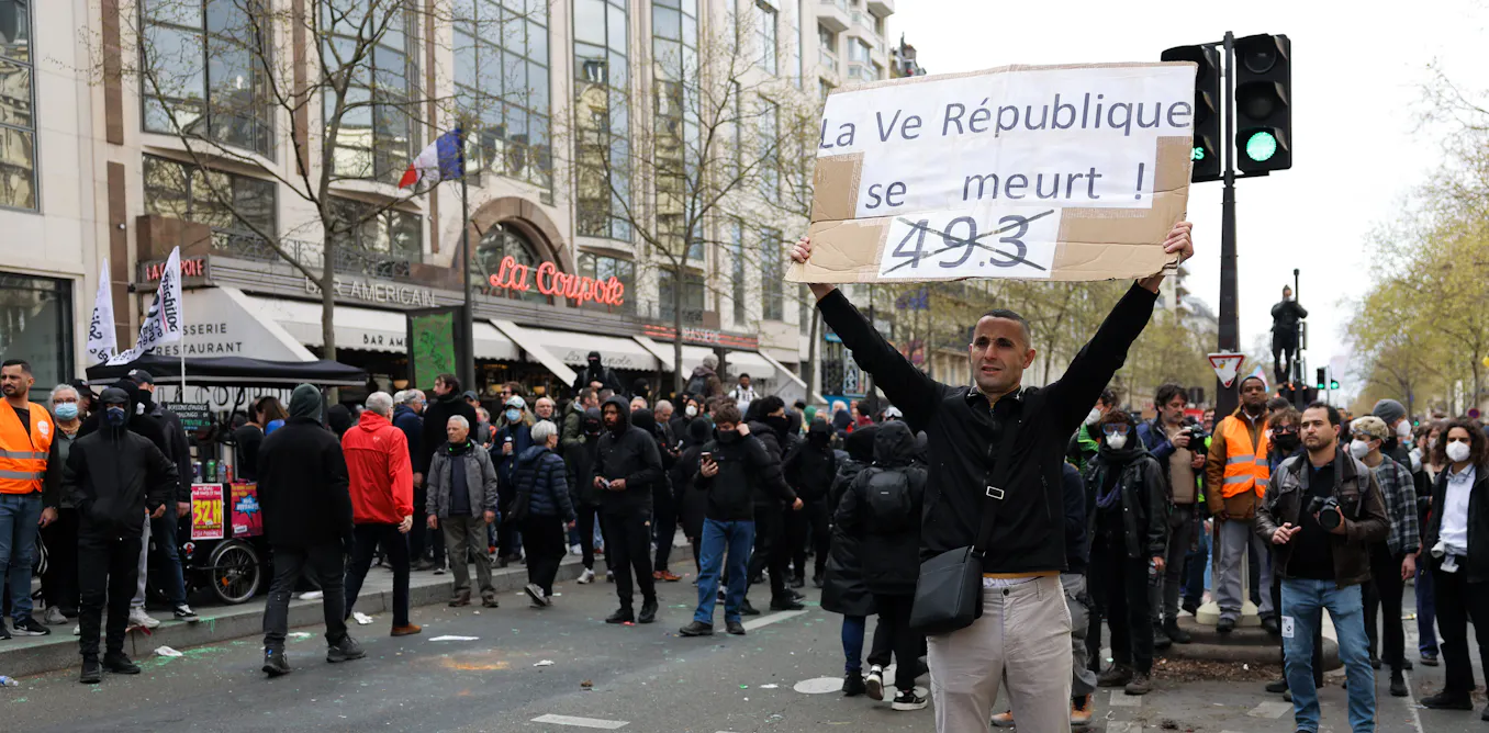 À 65 ans, la Vᵉ République devrait-elle partir à la retraite ? À 65 ans, la Vᵉ République devrait-elle partir à la retraite ?
