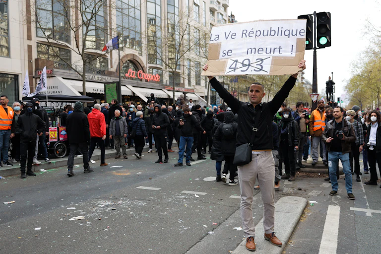 Manifestation à Paris, 11e journée de mobilisation contre le projet de réforme des retraites et le recours du gouvernement au 49.3.