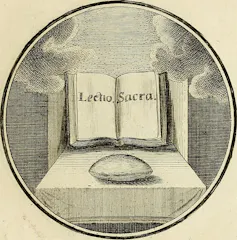 Ilustración de un libro abierto sobre una mesa con un pan delante.
