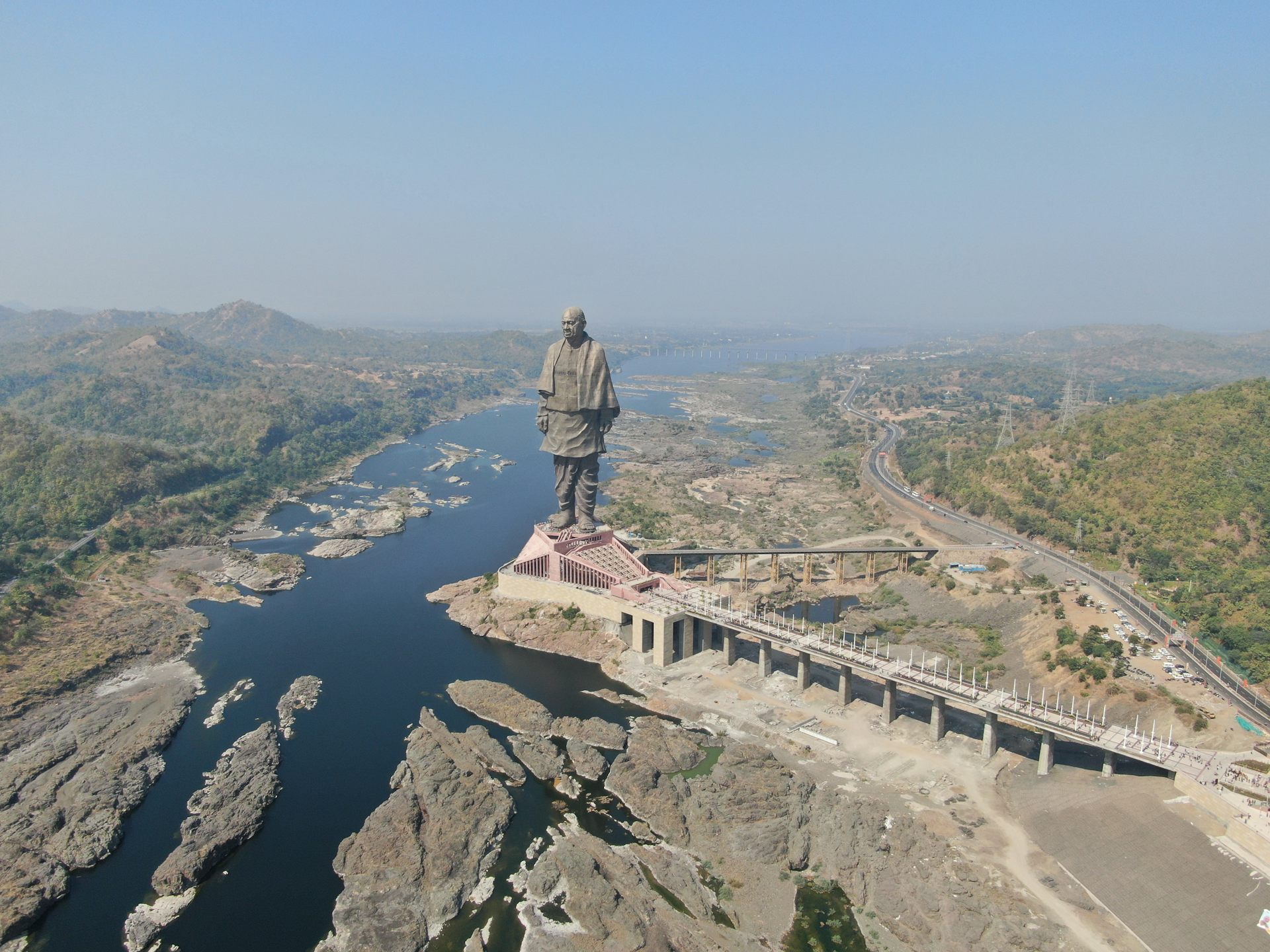 Vue aérienne de la Statue de l’Unité, en Inde