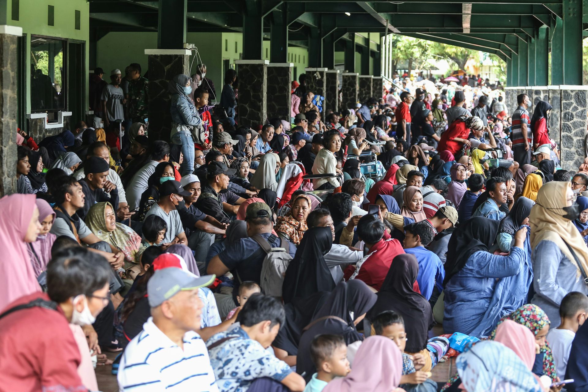 Pengobatan irasional Ida Dayak memikat ribuan orang, kenapa mereka percaya?